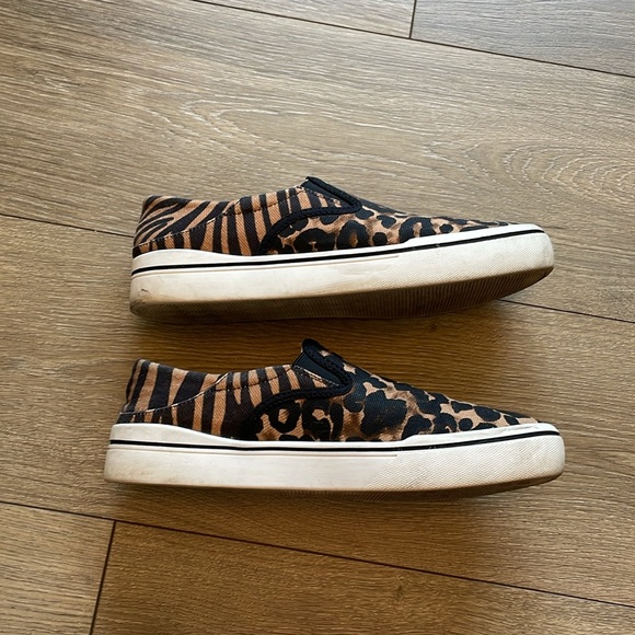 Steve Madden Riga Leopard Print Slip On Sneakers - Picture 9 of 10